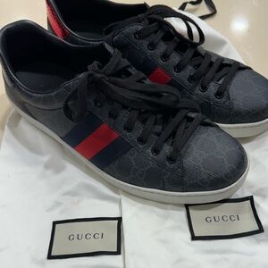 MEN'S ACE GG SUPREME SNEAKER (GUCCI) Size 10 (Used)